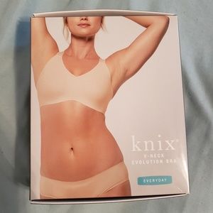 NWT Knix v neck evolution bra size 7